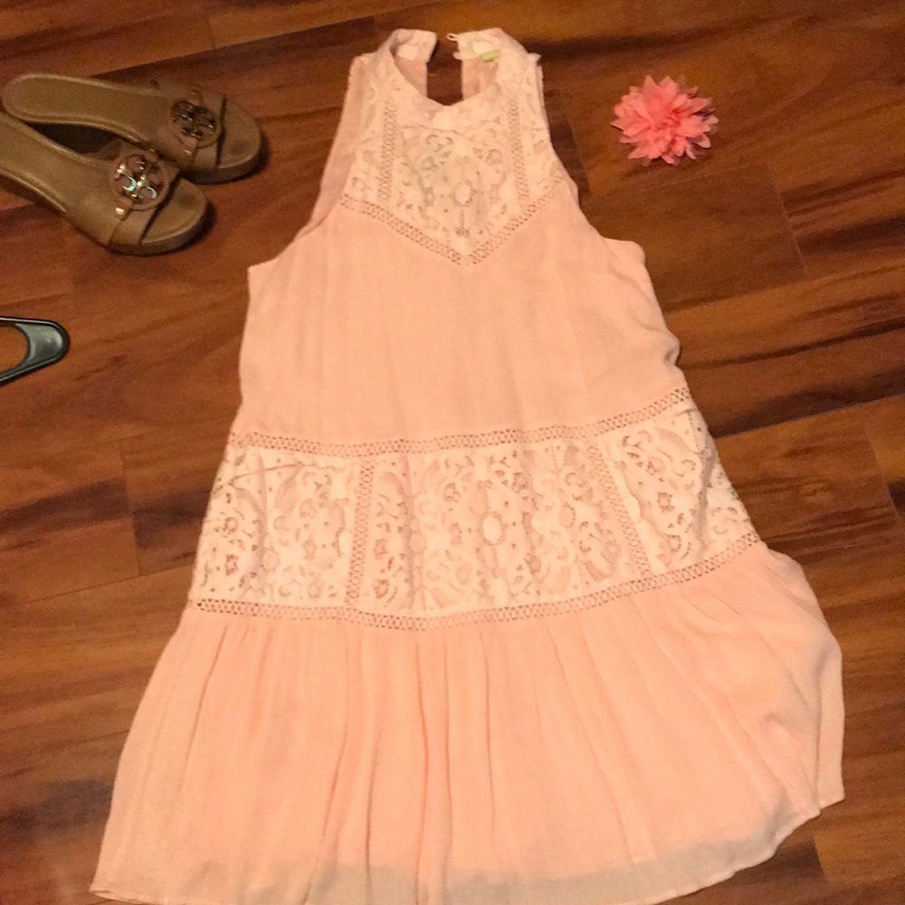Pink laced dress 👗 Gianni Bini swing dress